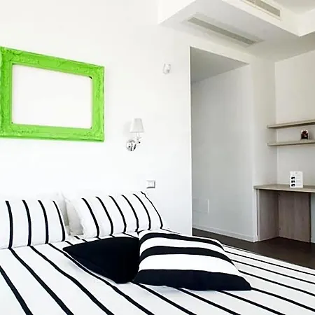 Max Luxury - Servizio Inclusa Bed & Breakfast 4*