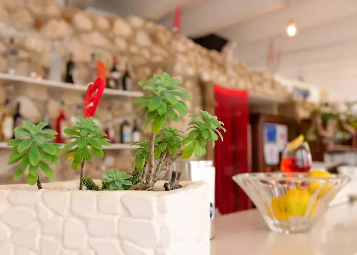 Max Luxury - Servizio Inclusa לינה וארוחת בוקר 4*