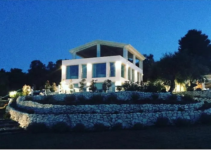 לינה וארוחת בוקר Max Luxury - Servizio Inclusa 4*